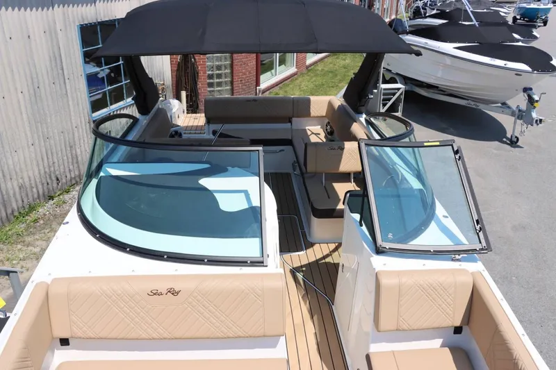 Slide: The Image of Sea Ray 270SDN 2024 - 16