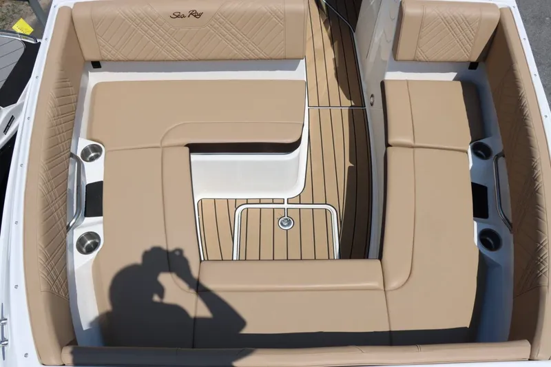 Slide: The Image of Sea Ray 270SDN 2024 - 19