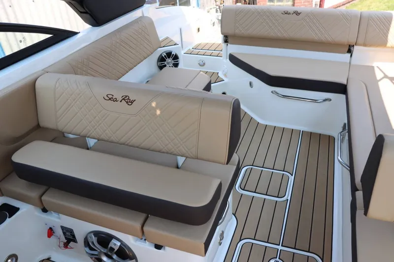 Slide: The Image of Sea Ray 270SDN 2024 - 22