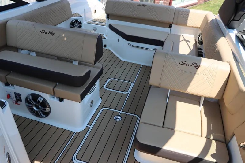 Slide: The Image of Sea Ray 270SDN 2024 - 23