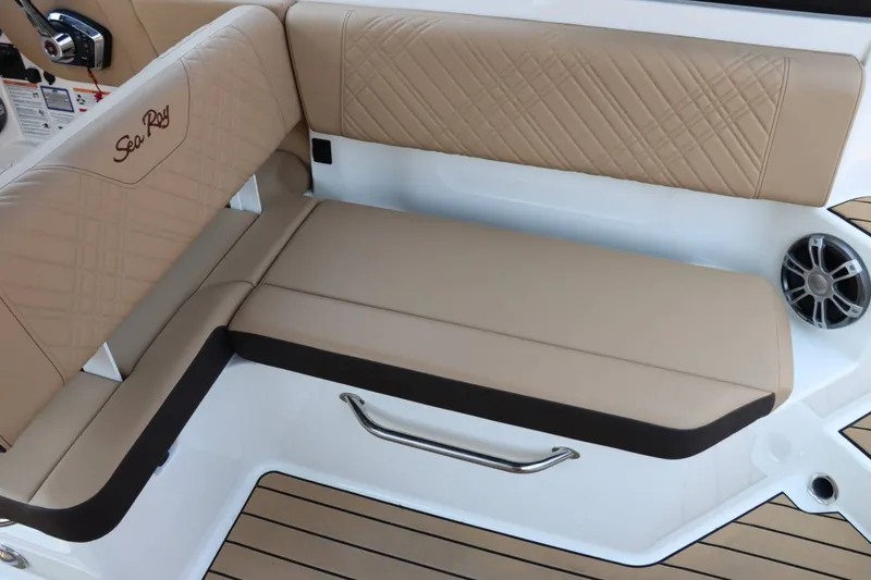 Slide: The Image of Sea Ray 270SDN 2024 - 9