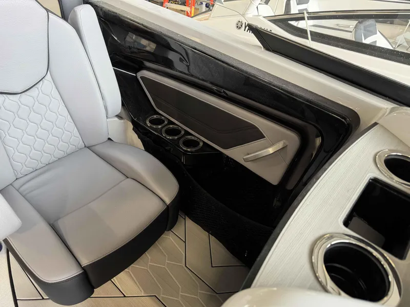 Slide: The Image of Interior of 2024 Yamaha Boats 255XE, featuring a luxurious seat and cup holders. - 10