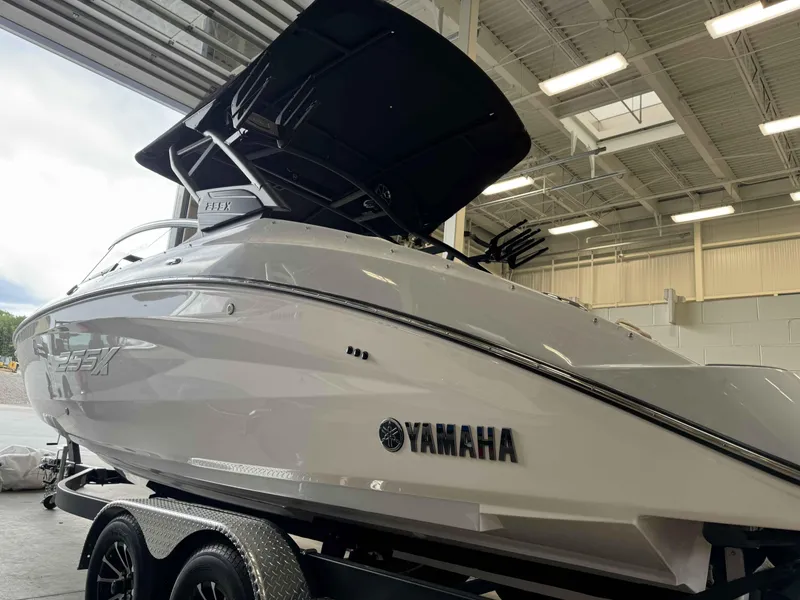 Slide: The Image of 2024 Yamaha Boats 255XE in a showroom, side view. - 4