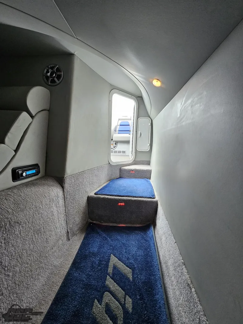 Slide: The Image of Catamaran Liquid Glass 41 2011 - 126