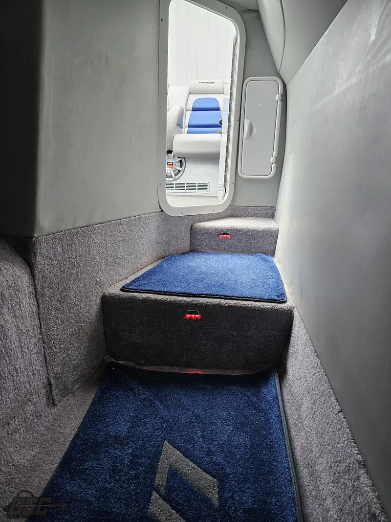 Slide: The Image of Catamaran Liquid Glass 41 2011 - 127