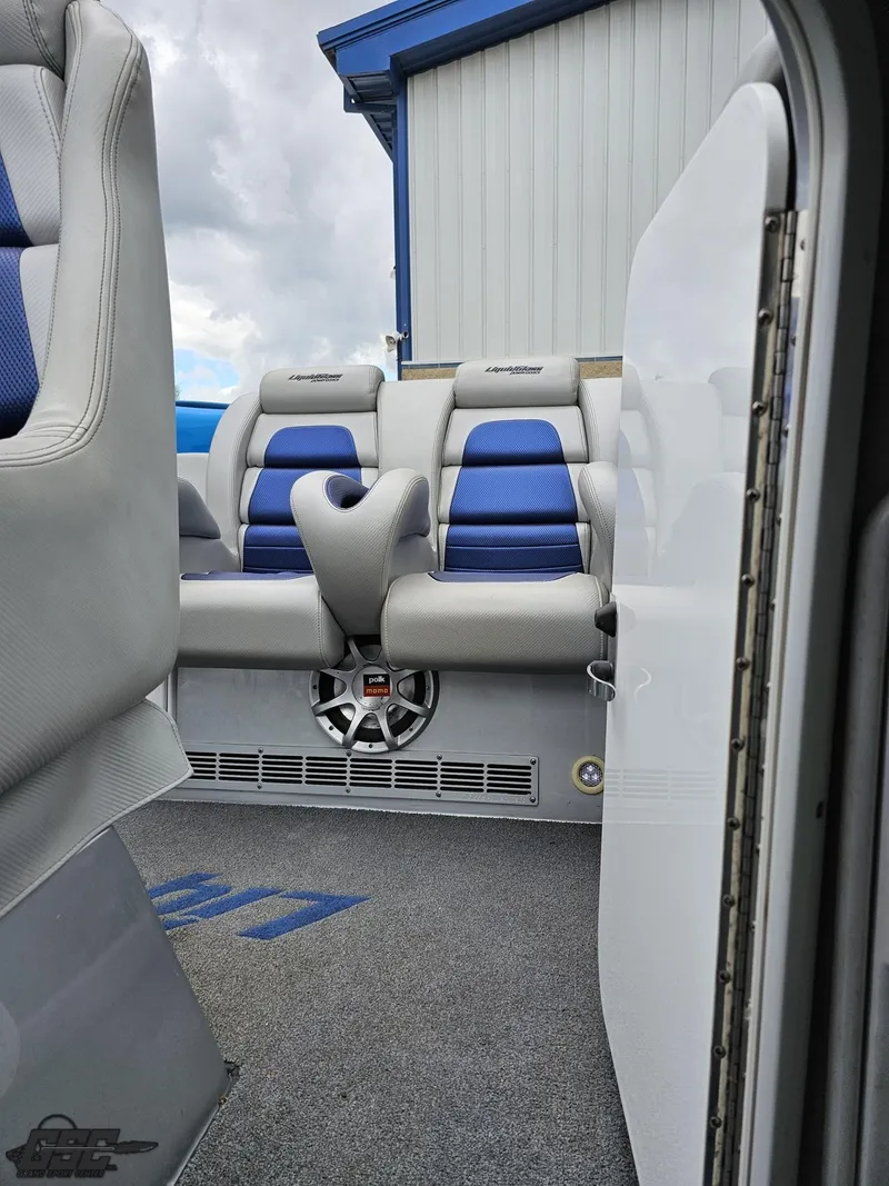 Slide: The Image of Catamaran Liquid Glass 41 2011 - 129