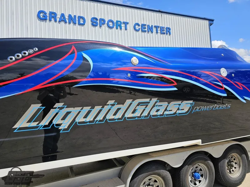 Slide: The Image of 2011 Catamaran Liquid Glass 41 powerboat at Grand Sport Center. - 19