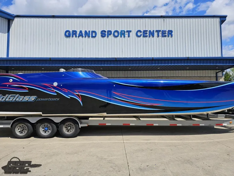 Slide: The Image of 2011 Catamaran Liquid Glass 41 powerboat at Grand Sport Center. - 3