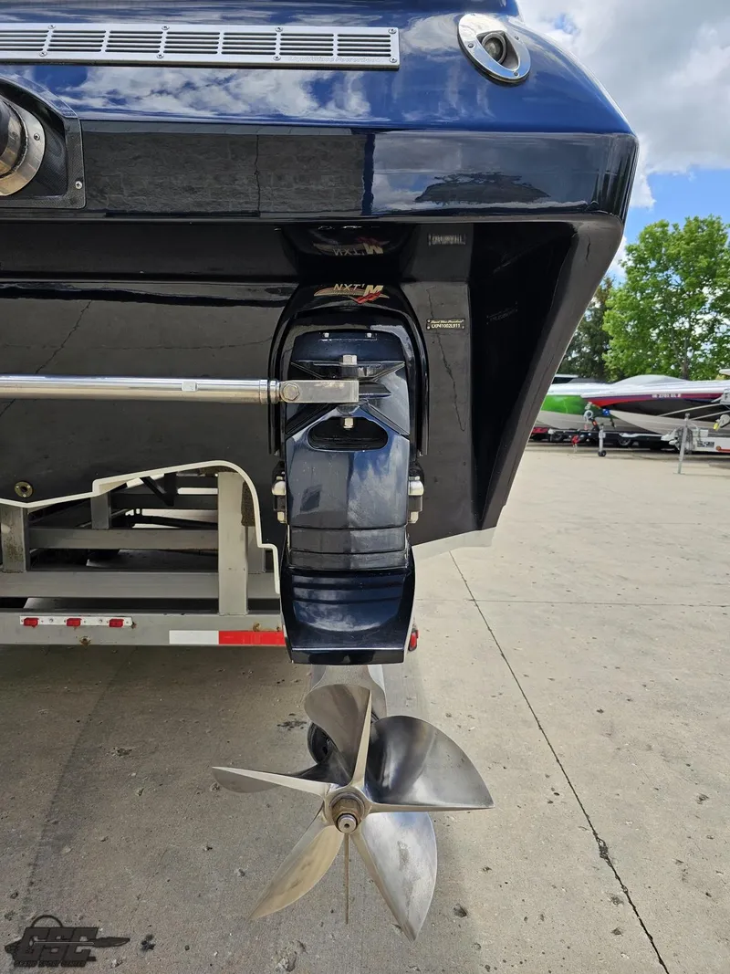 Slide: The Image of Catamaran Liquid Glass 41 2011 - 51