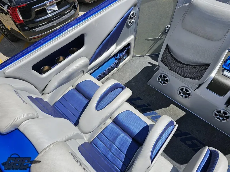 Slide: The Image of Catamaran Liquid Glass 41 2011 - 65