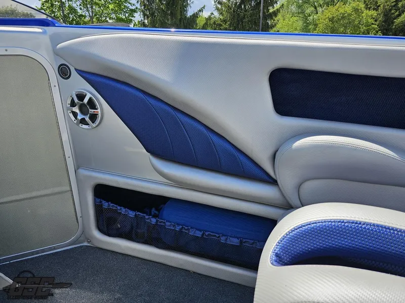 Slide: The Image of Catamaran Liquid Glass 41 2011 - 73