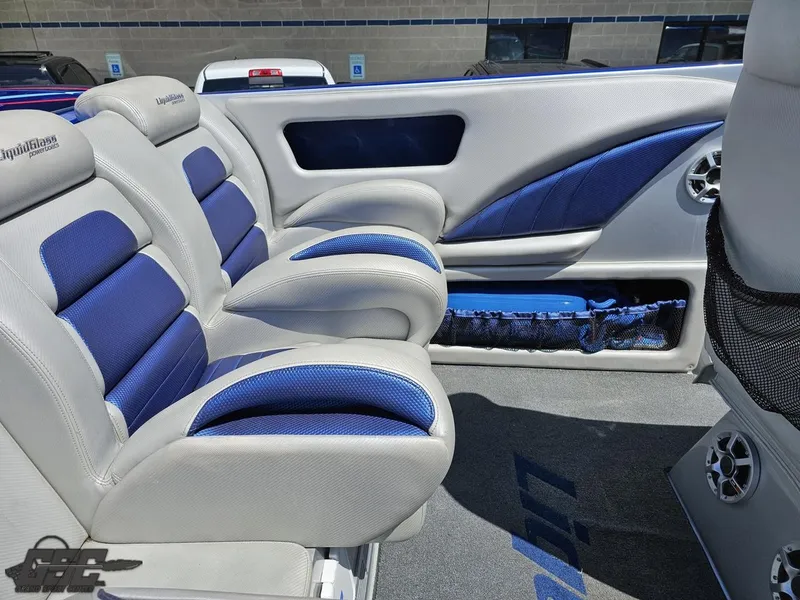 Slide: The Image of Catamaran Liquid Glass 41 2011 - 74