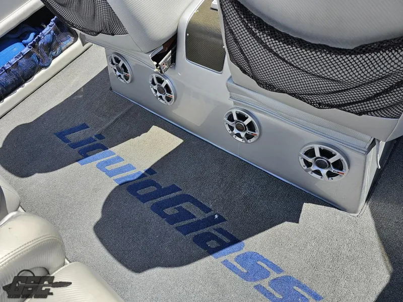 Slide: The Image of Catamaran Liquid Glass 41 2011 - 75