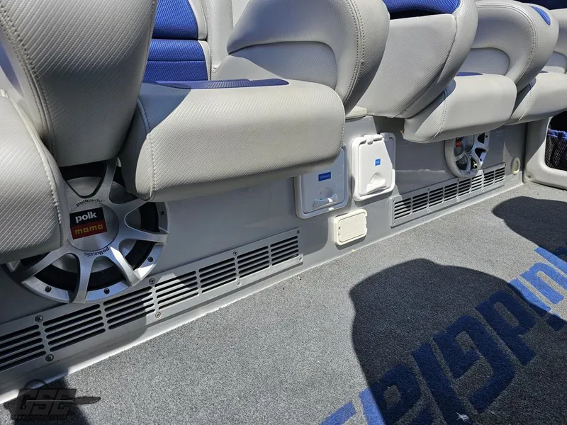 Slide: The Image of Catamaran Liquid Glass 41 2011 - 79