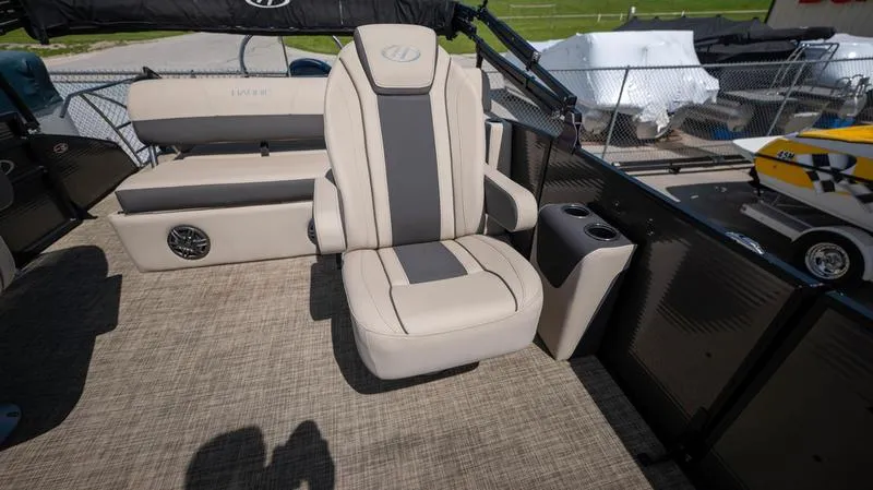 Slide: The Image of Captain's chair on 2022 Harris CRUISER 230 SLDH pontoon boat, beige and black upholstery. - 16