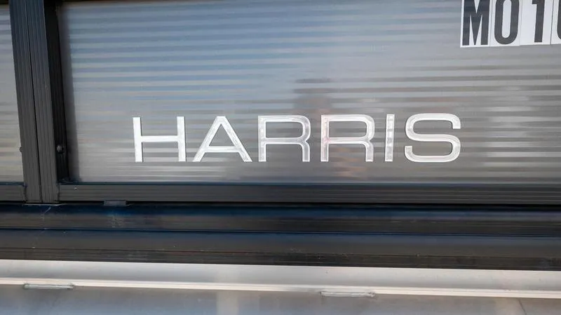 Slide: The Image of Harris CRUISER 230 SLDH 2022 boat logo on metallic surface - 4