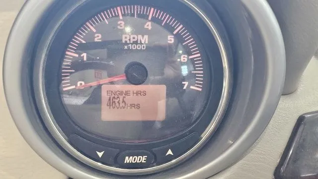 Slide: The Image of 2014 Crownline 255 SS tachometer showing 463.5 engine hours. - 28