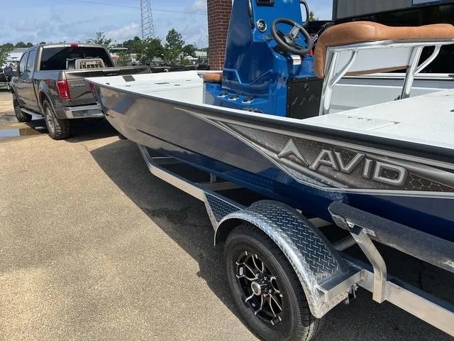 Slide: The Image of Avid 20 Rogue 2024 - 13