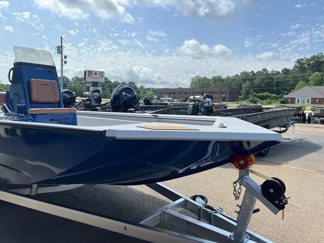 Slide: The Image of Avid 20 Rogue 2024 - 3