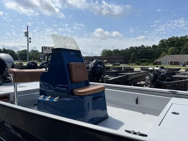 Slide: The Image of Avid 20 Rogue 2024 - 6