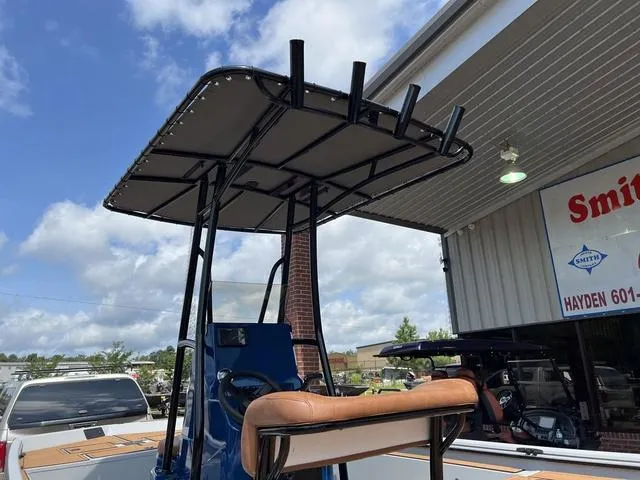 Slide: The Image of Avid 20 Rogue 2025 - 12