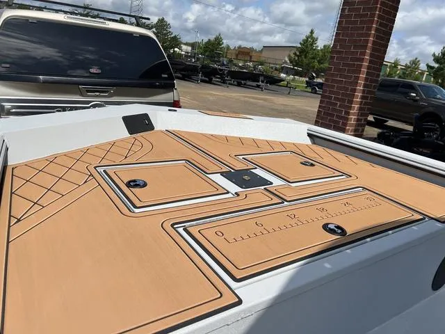 Slide: The Image of Avid 20 Rogue 2025 - 13