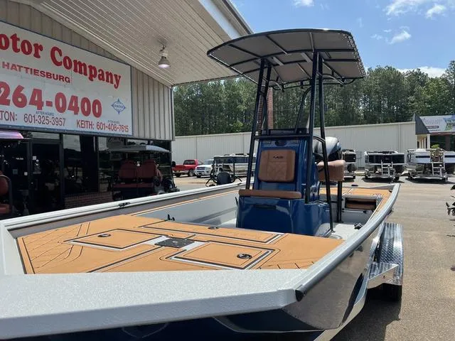 Slide: The Image of Avid 20 Rogue 2025 - 3