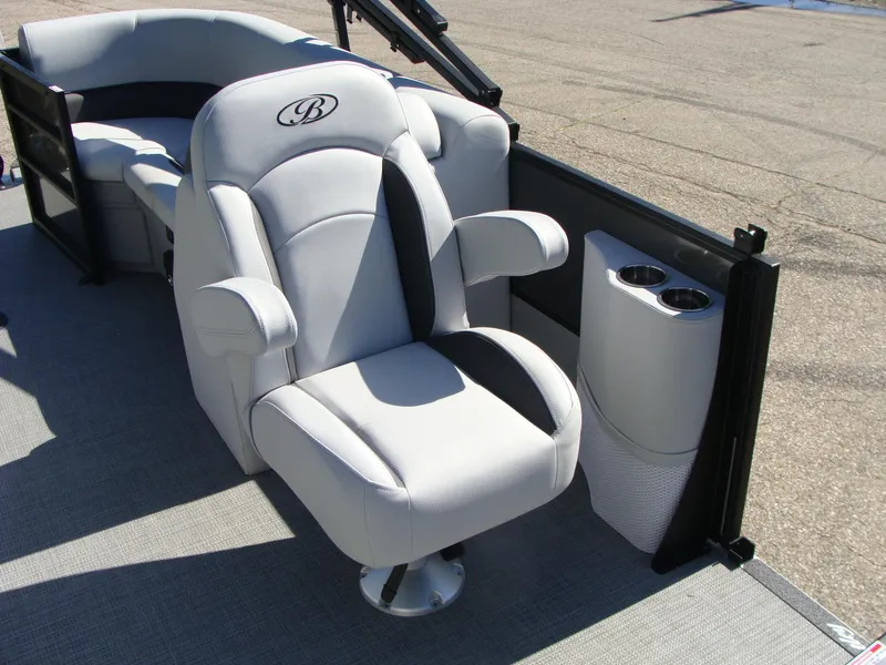 Slide: The Image of Bentley Pontoons 220 Legacy 2024 - 10