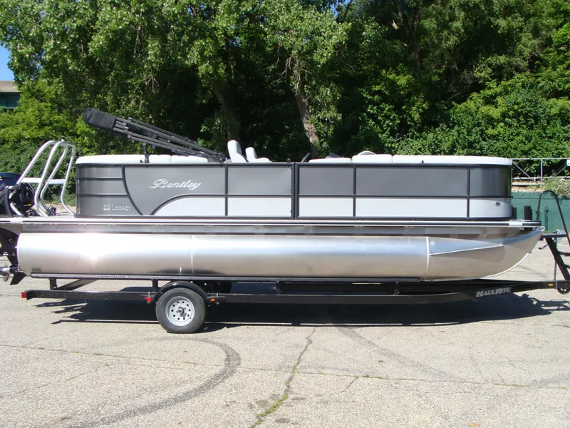 Slide: The Image of Bentley Pontoons 220 Legacy 2024 - 14