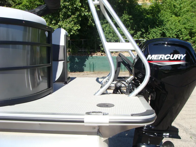 Slide: The Image of Bentley Pontoons 220 Legacy 2024 - 3