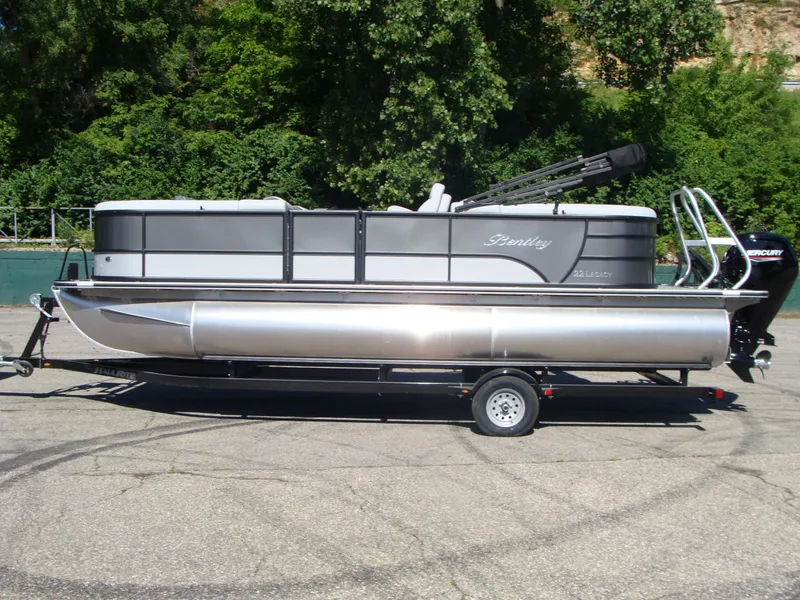 Slide: The Image of Bentley Pontoons 220 Legacy 2024 - 4