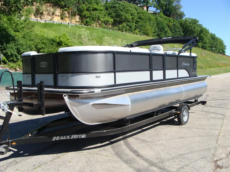 Slide: The Image of Bentley Pontoons 220 Legacy 2024 - 9