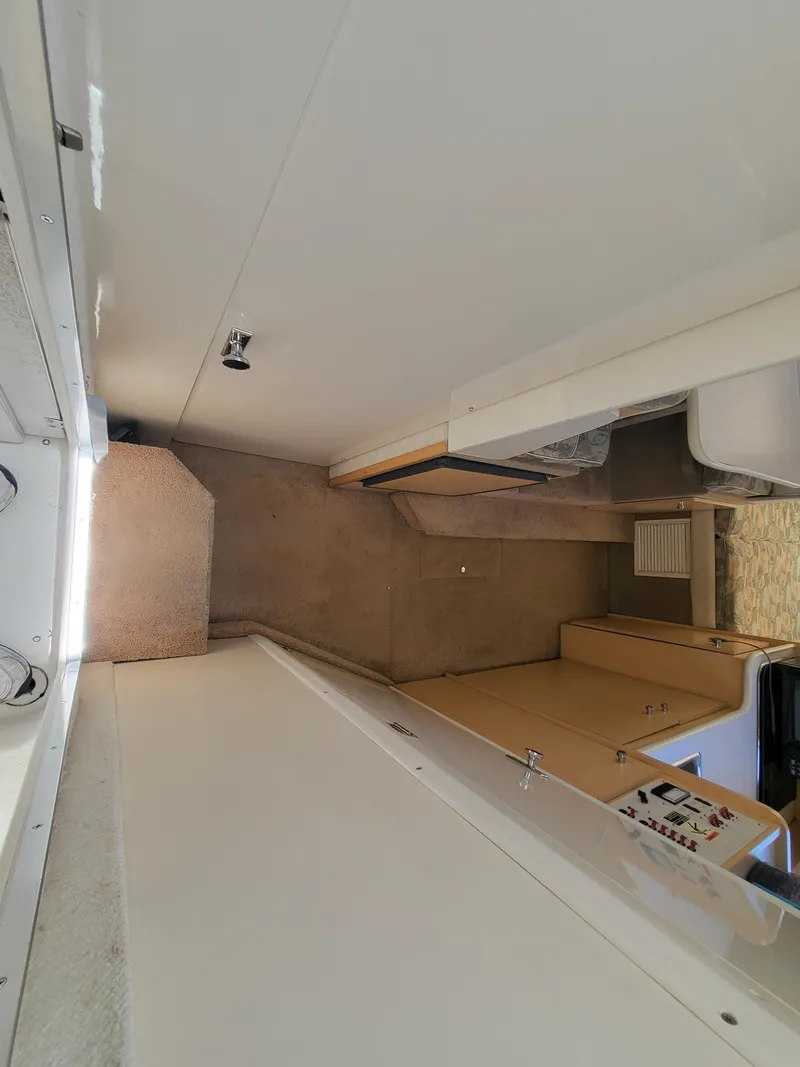 Slide: The Image of Interior view of a 2000 Bayliner 2859 Ciera Express boat cabin. - 26