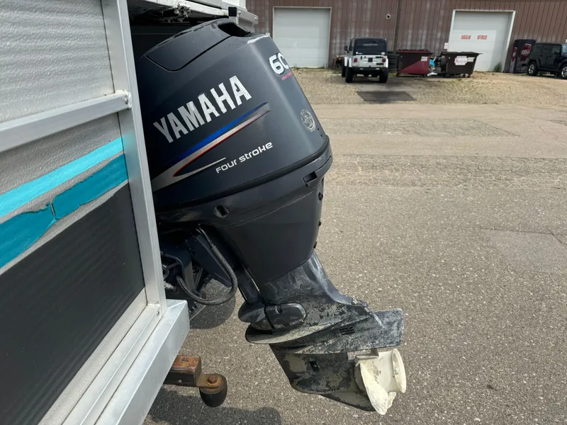 Slide: The Image of Yamaha 60 horsepower four-stroke outboard motor on a 1993 Harris 200 Classic boat. - 4