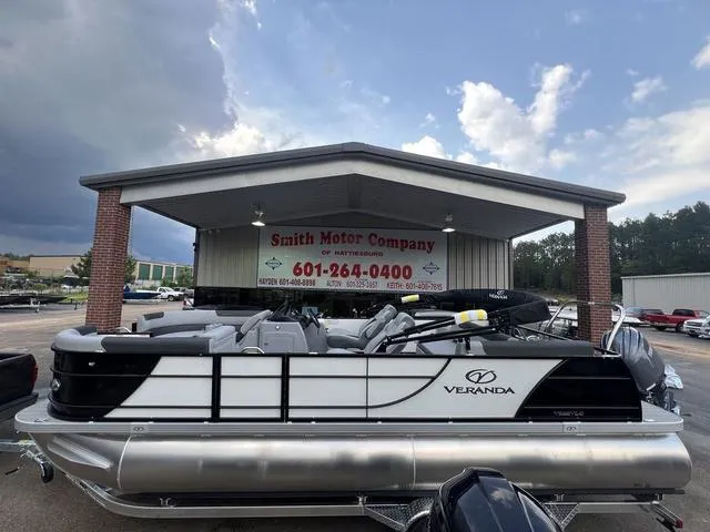 The Image of Veranda VR22RC Deluxe Tri-Toon 2025 - 1