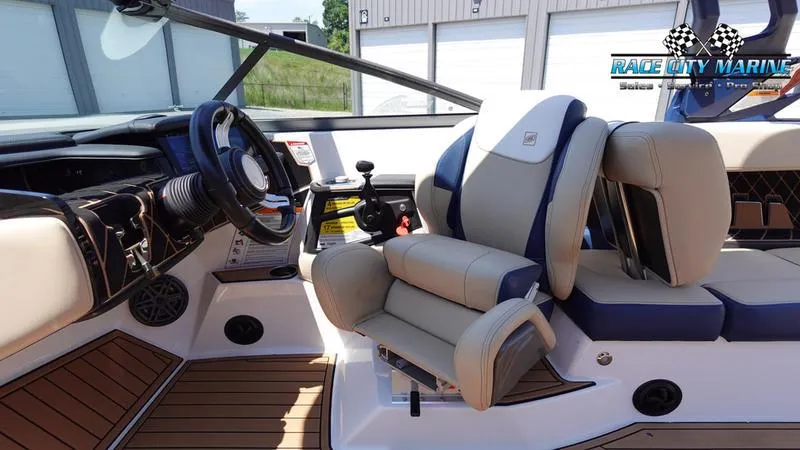 Slide: The Image of Super Air Nautique GS24 - 24