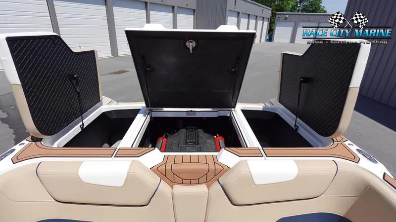 Slide: The Image of Super Air Nautique GS24 - 31