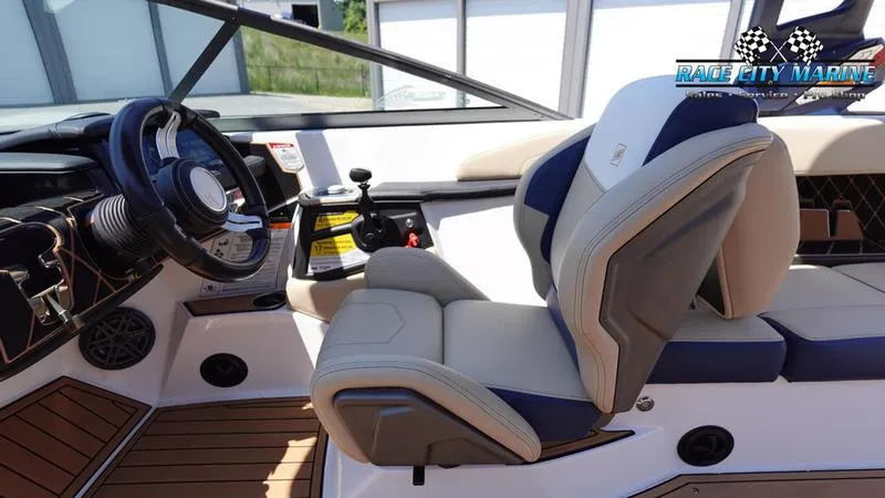 Slide: The Image of Super Air Nautique GS24 - 32