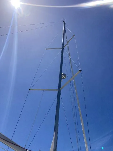 Slide: The Image of Mast of 2014 Beneteau Oceanis 45 sailboat against clear blue sky. - 45