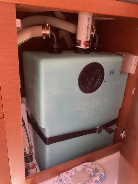 Slide: The Image of Water tank in 2014 Beneteau Oceanis 45 sailboat. - 48