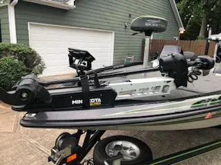 Slide: The Image of 2018 Skeeter ZX200 boat with Minn Kota trolling motor in driveway. - 6
