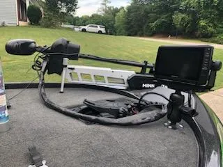 Slide: The Image of 2018 Skeeter ZX200 boat with Minn Kota trolling motor and fish finder. - 7