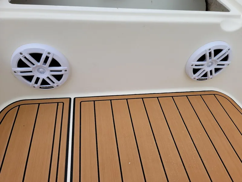 Slide: The Image of Speakers on the deck of a 2014 Zodiac Medline 580 boat. - 20