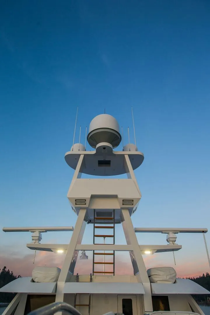 Slide: The Image of 2019 Nordlund Expedition Yachtfisher radar tower against a clear sky. - 24
