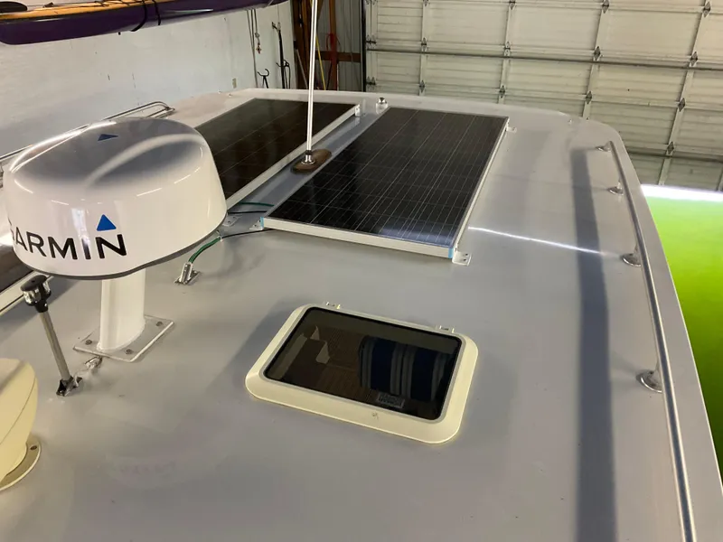 Slide: The Image of 2000 Mainship Pilot boat roof with solar panels and Garmin equipment. - 28