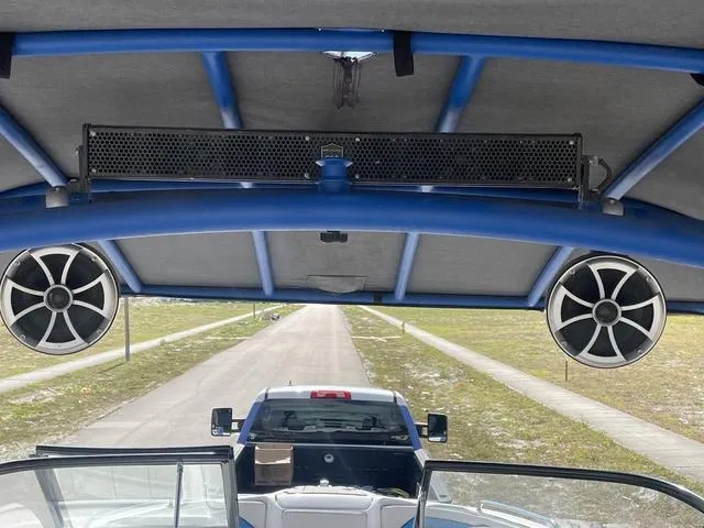 Slide: The Image of 2020 Yamaha Boats 242X with wakeboard tower speakers and a truck in the background. - 19