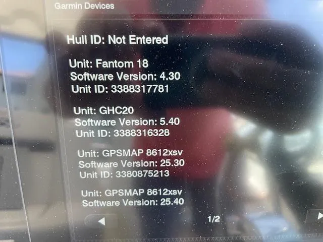 Slide: The Image of Garmin device screen on 2005 Sea Ray 390 Sundancer showing software versions. - 22