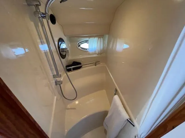 Slide: The Image of 2005 Sea Ray 390 Sundancer bathroom with shower and porthole window. - 42