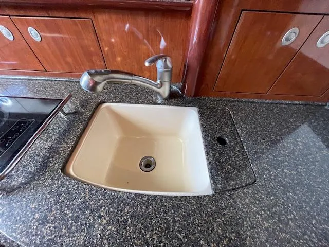 Slide: The Image of Sea Ray 390 Sundancer 2005 - 52