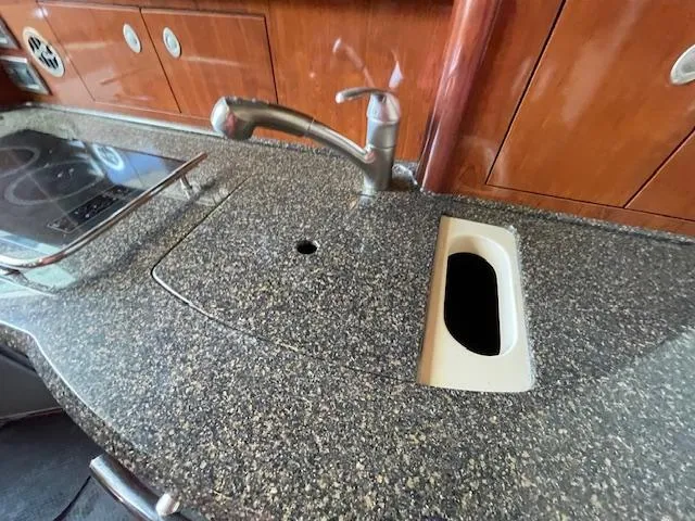 Slide: The Image of Sea Ray 390 Sundancer 2005 - 53